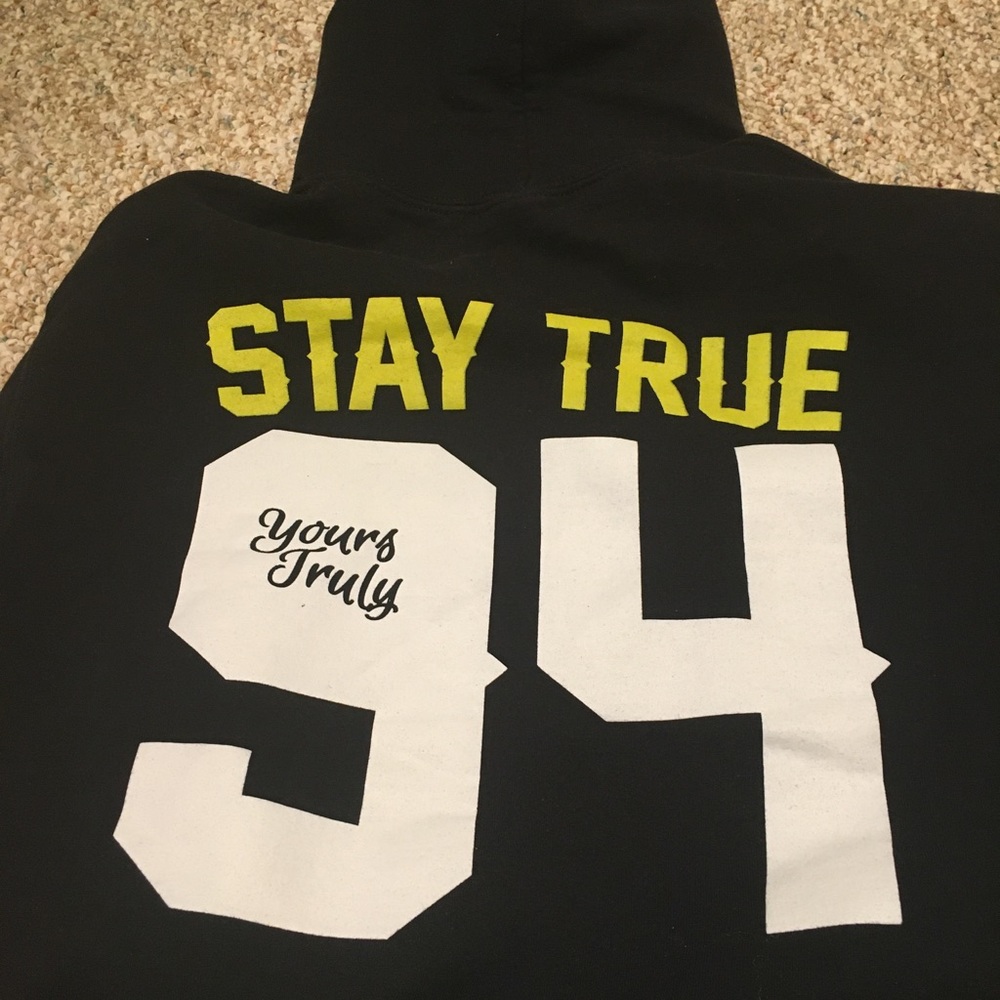 Sweatshirt